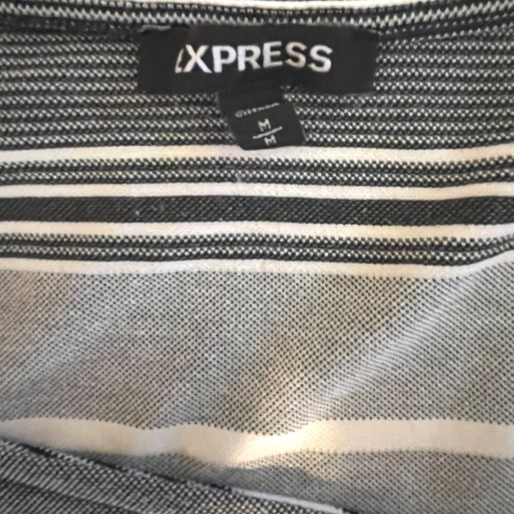 Express Black & White Short Sleeve Striped Tee Shirt Size Medium - Picture 6 of 7